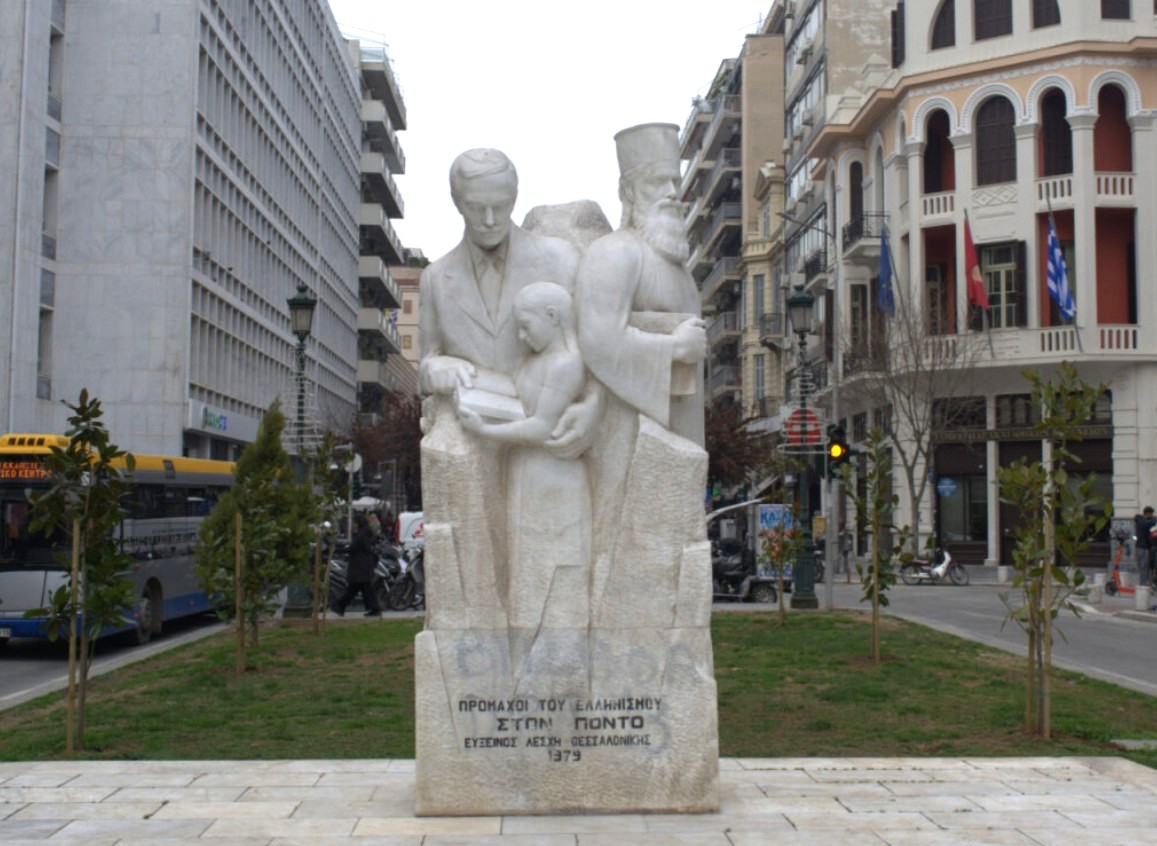 Γλυπτό «Πρόμαχοι του Ελληνισμού στον Πόντο» photo